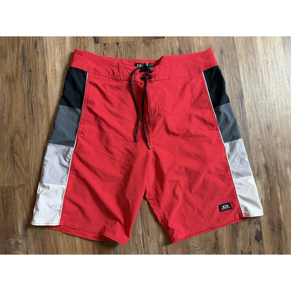 Oakley Men's Red Boardshorts Swim Trunks Drawstring Back Pocket Size 34"